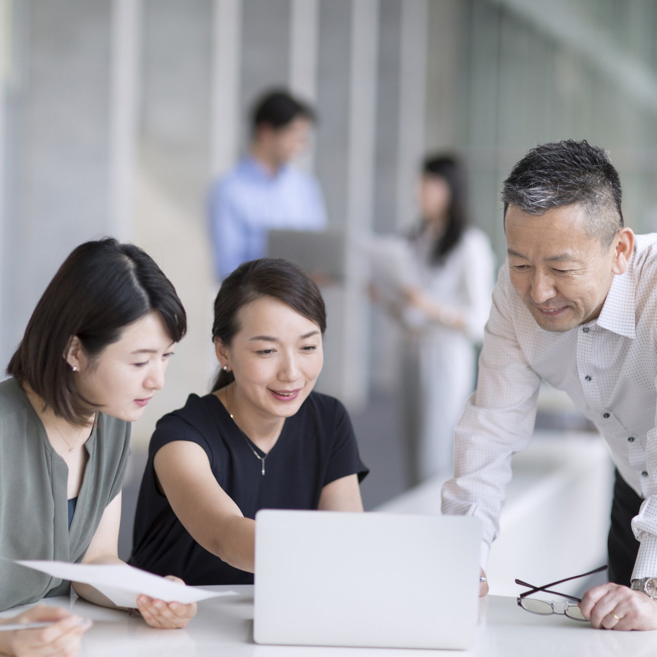 結婚相談所と他の婚活方法との比較３：職場での出会い