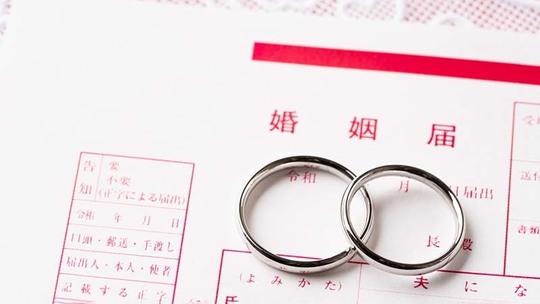 30代女性の結婚相談所の選び方ガイド：結婚を視野に入れる婚姻届イメージ